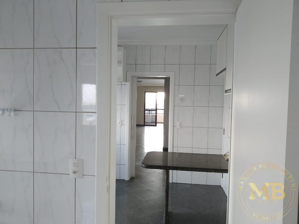 Apartamento à venda com 4 quartos, 200m² - Foto 11