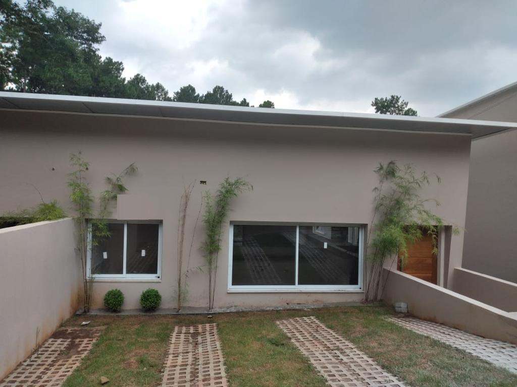 Casa de Condomínio à venda com 3 quartos, 180m² - Foto 1