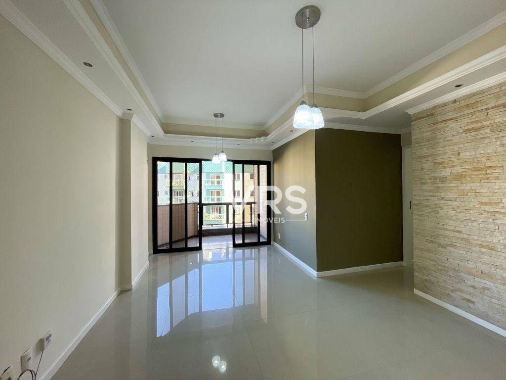 Apartamento à venda com 3 quartos, 110m² - Foto 2