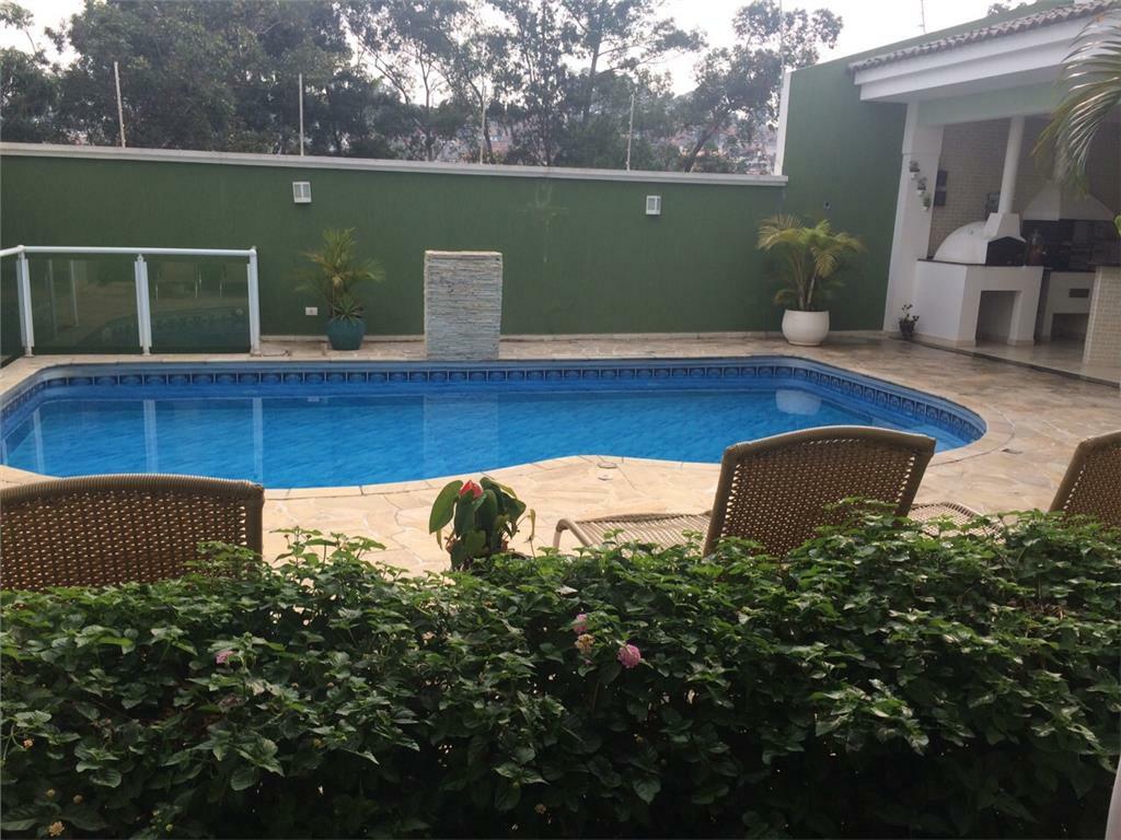 Sobrado à venda com 6 quartos, 550m² - Foto 1