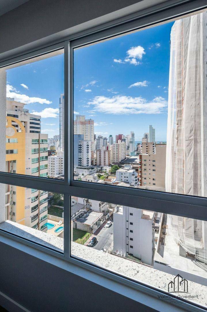 Apartamento à venda com 3 quartos, 143m² - Foto 4