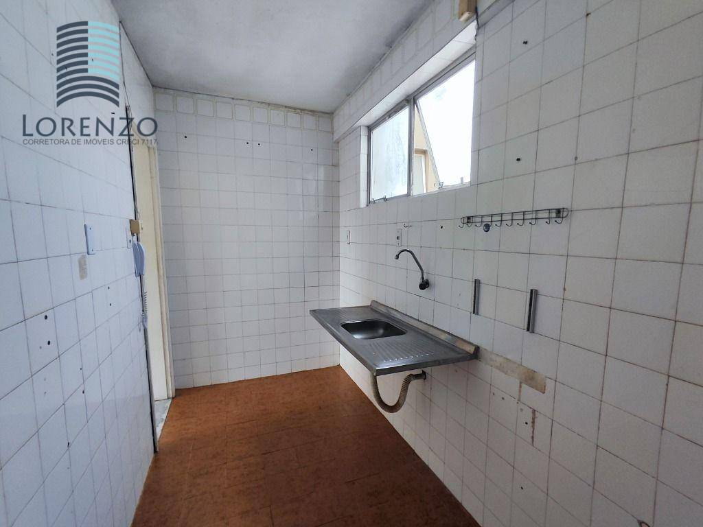 Apartamento à venda com 2 quartos, 70m² - Foto 4