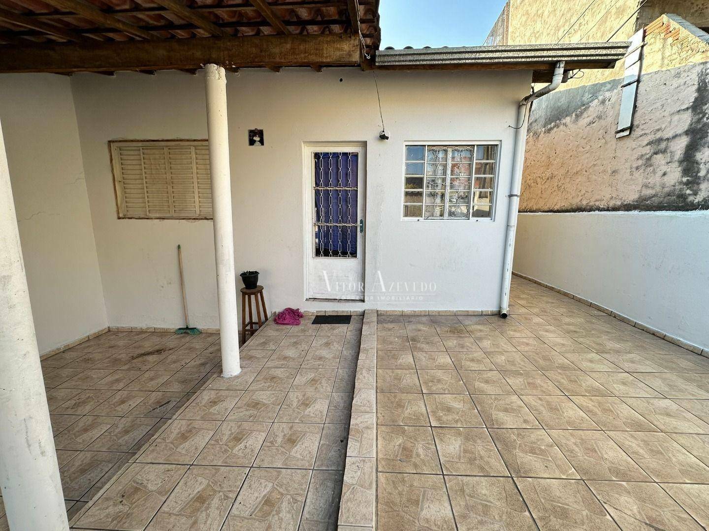 Casa à venda com 3 quartos, 93m² - Foto 1