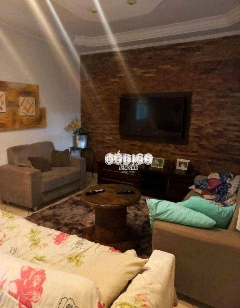 Sobrado à venda e aluguel com 3 quartos, 230m² - Foto 2