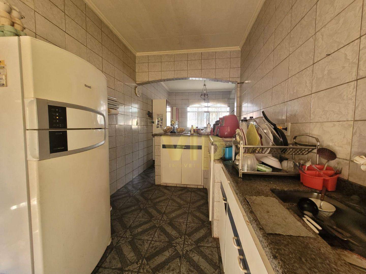 Casa à venda com 3 quartos, 274m² - Foto 4