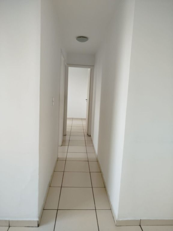 Apartamento para alugar com 2 quartos, 55m² - Foto 12