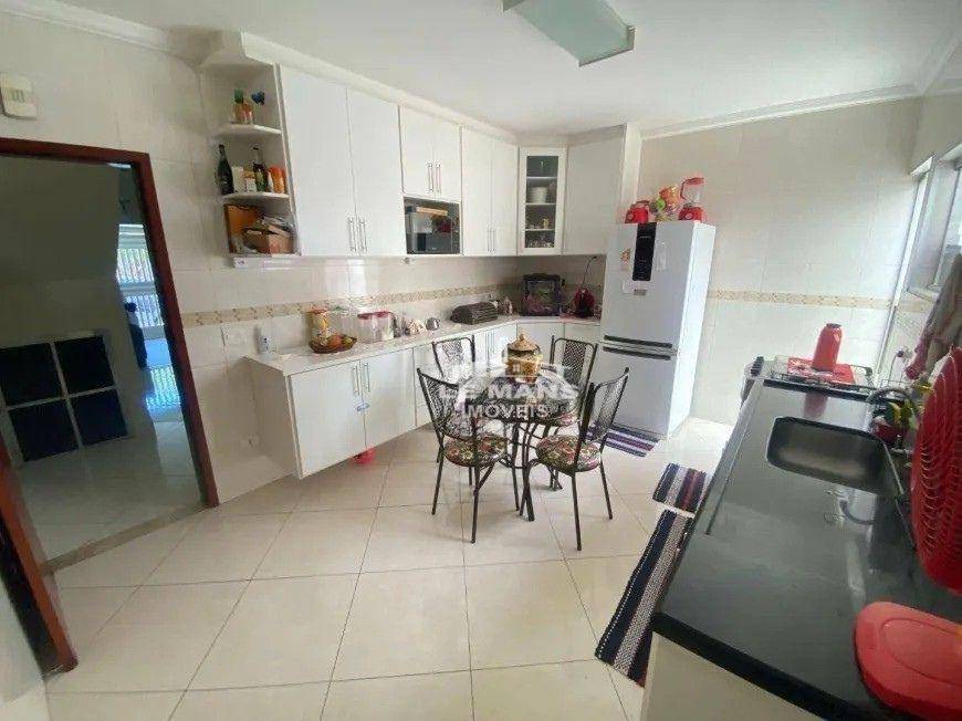 Casa, 3 quartos, 196 m² - Foto 2