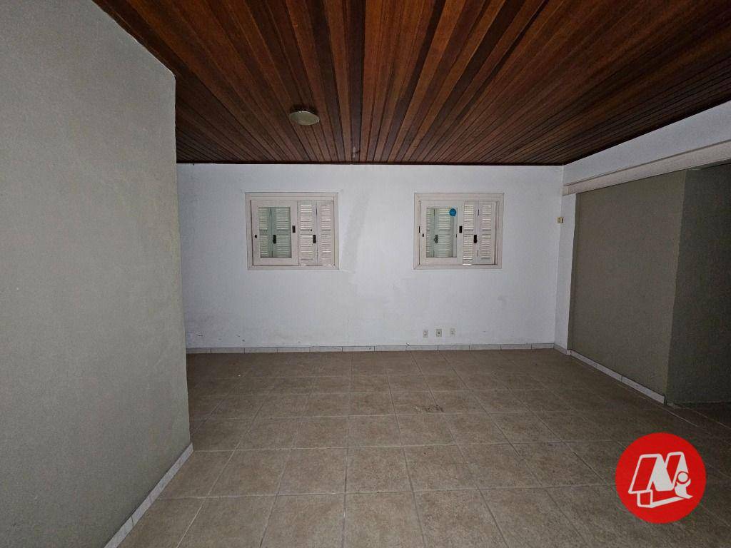 Casa para alugar com 4 quartos, 280m² - Foto 18