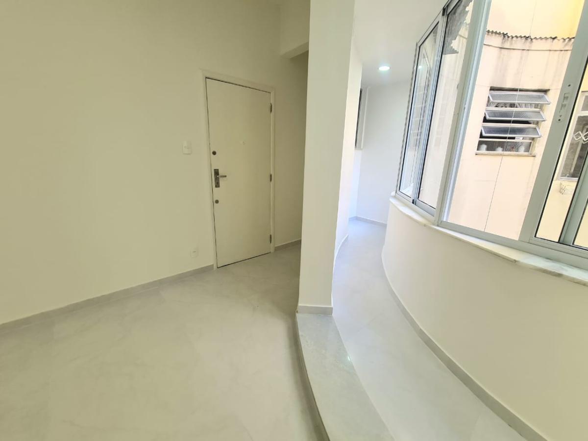 Apartamento à venda com 1 quarto, 40m² - Foto 2