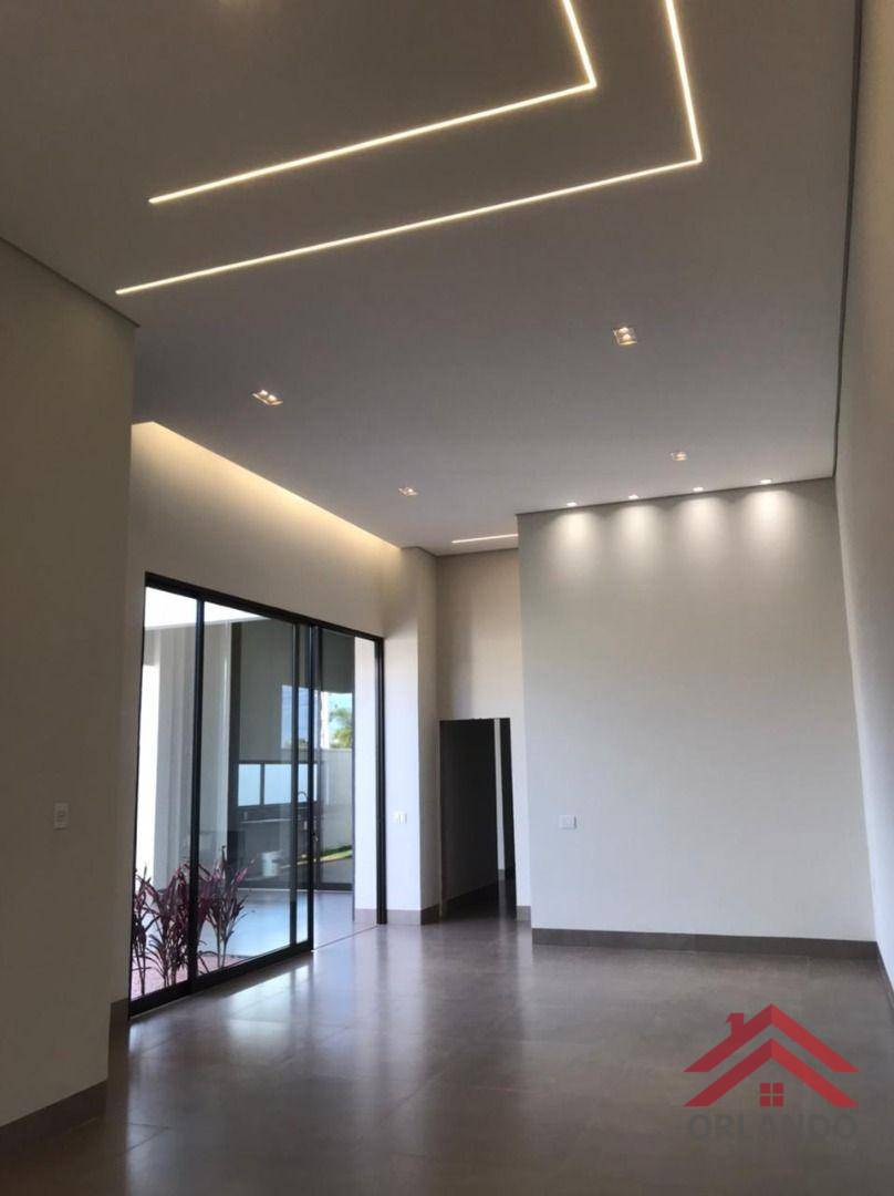 Casa à venda com 4 quartos, 215m² - Foto 1