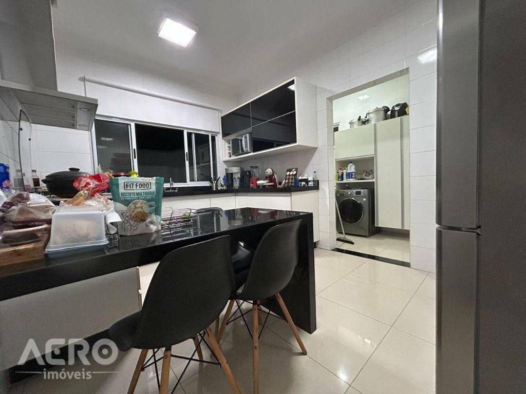 Casa de Condomínio à venda com 3 quartos, 213m² - Foto 7