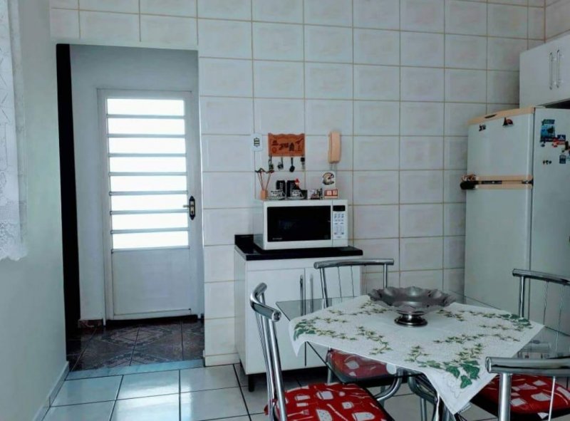 Casa à venda com 3 quartos, 80m² - Foto 3