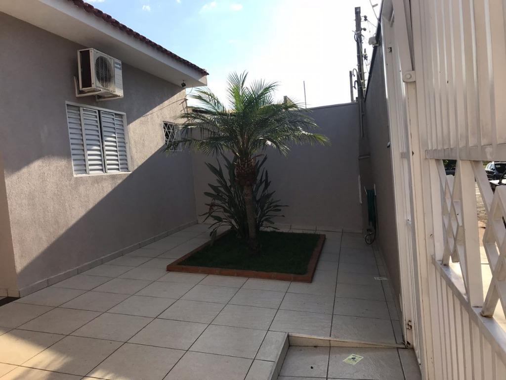 Casa à venda com 2 quartos, 260m² - Foto 2