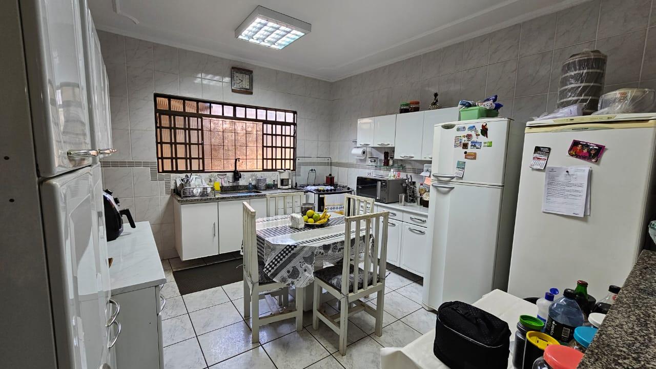 Casa à venda com 3 quartos, 360m² - Foto 10