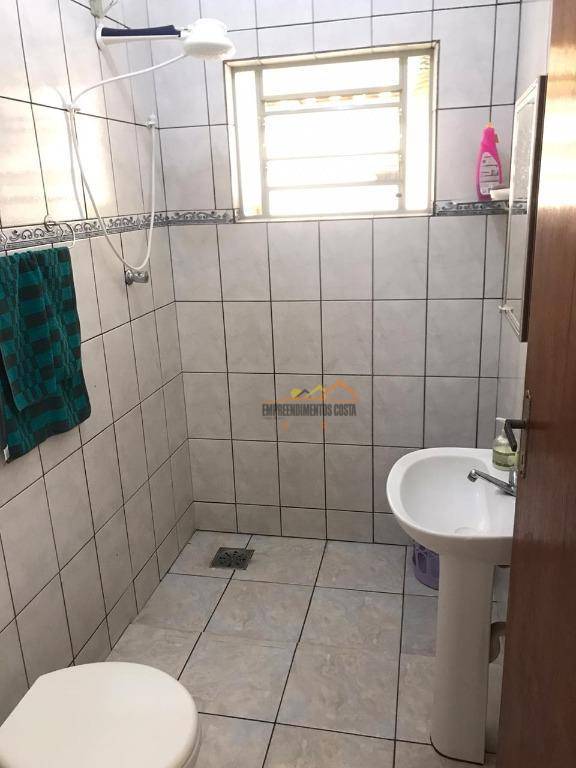 Casa à venda com 5 quartos, 212m² - Foto 18