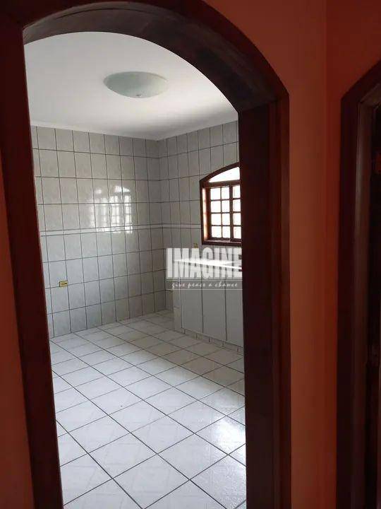 Sobrado à venda com 3 quartos, 200m² - Foto 4