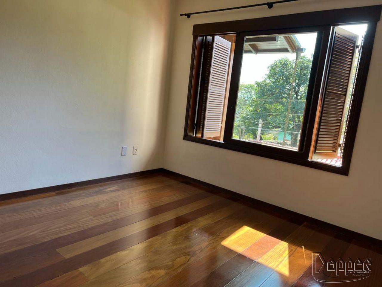 Casa à venda com 3 quartos, 210m² - Foto 4