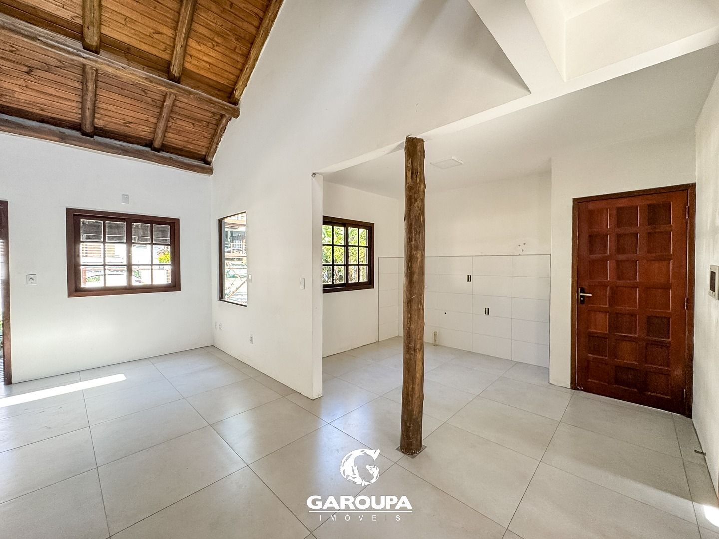 Casa à venda com 2 quartos, 70m² - Foto 4