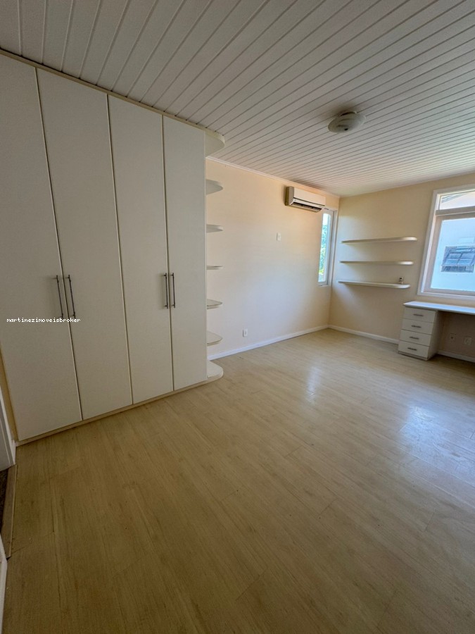 Casa à venda com 4 quartos, 600m² - Foto 4