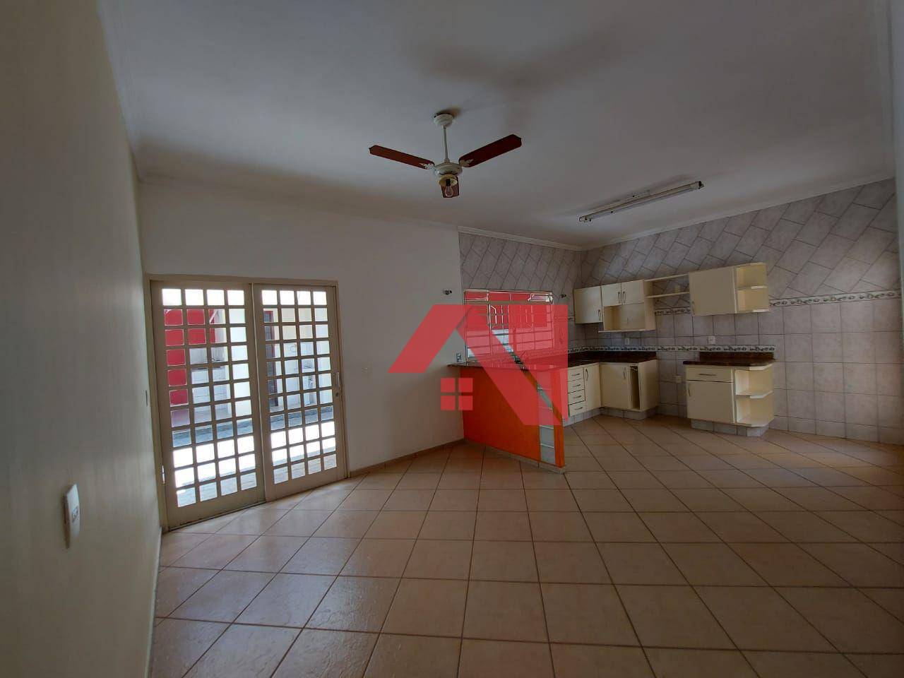 Casa à venda com 3 quartos, 140m² - Foto 2