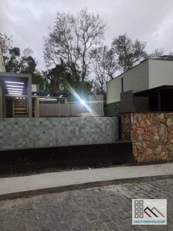 Casa de Condomínio à venda com 3 quartos, 311m² - Foto 2