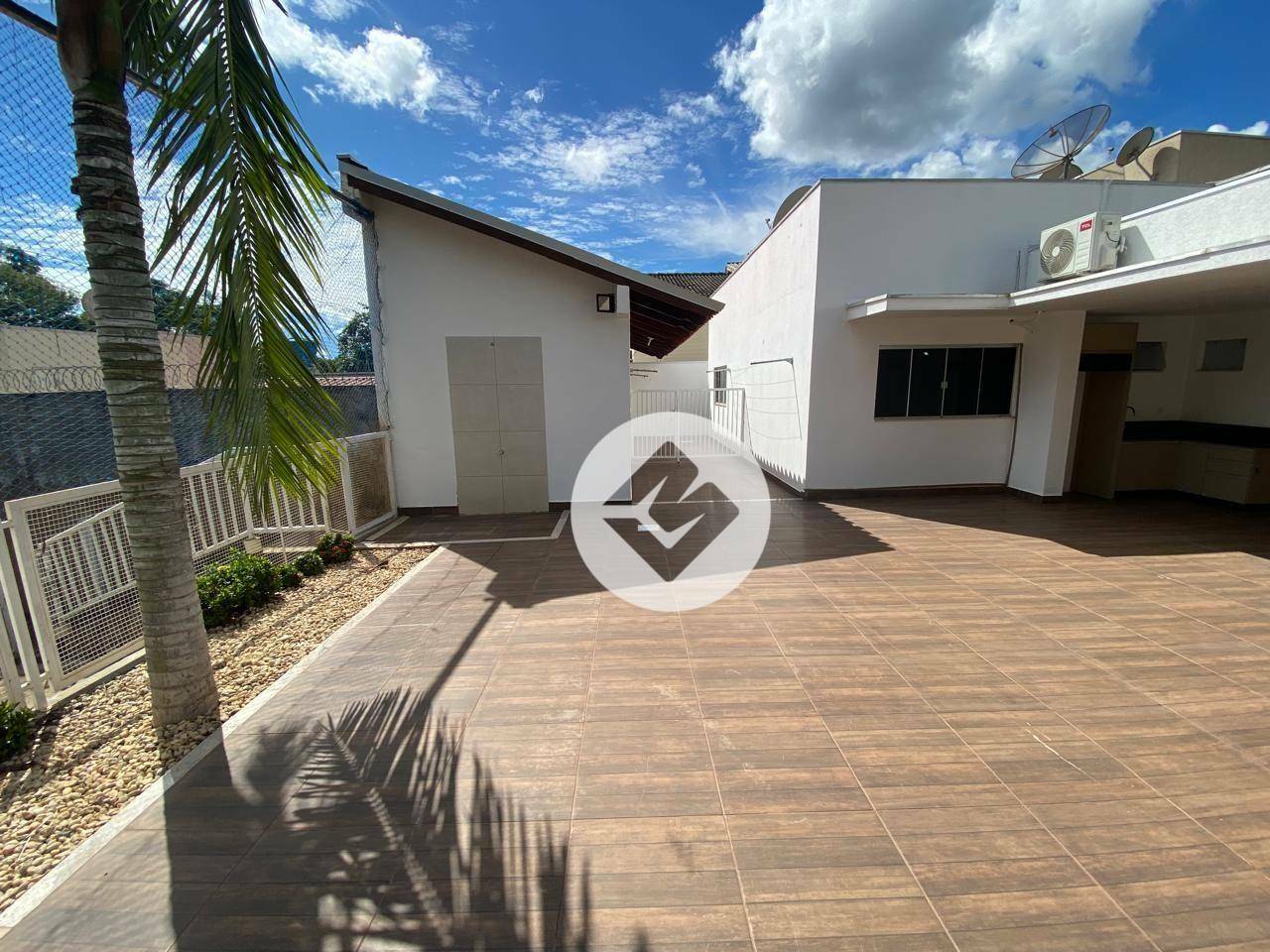 Casa para alugar com 4 quartos, 350m² - Foto 25