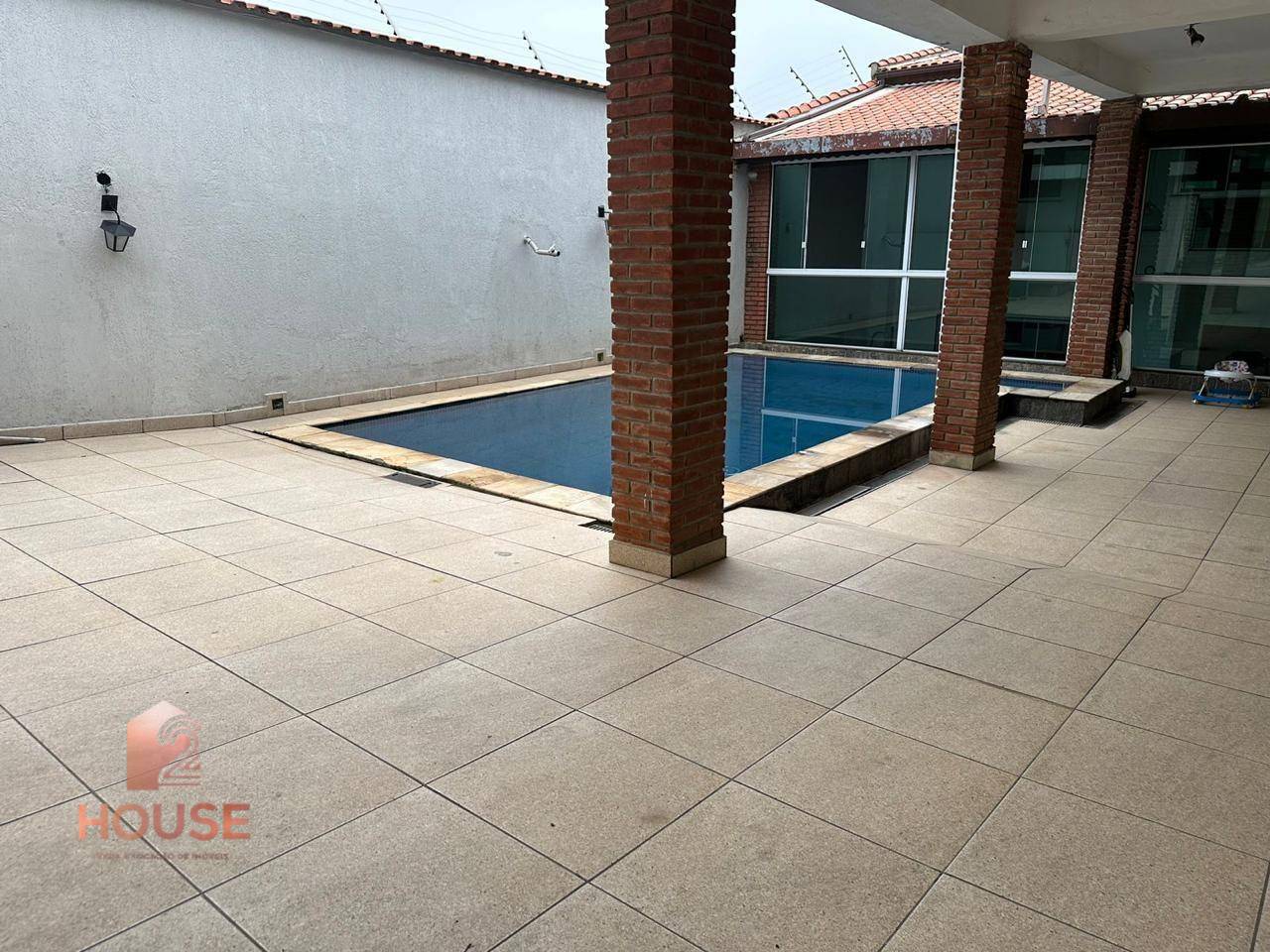 Casa, 3 quartos, 220 m² - Foto 1