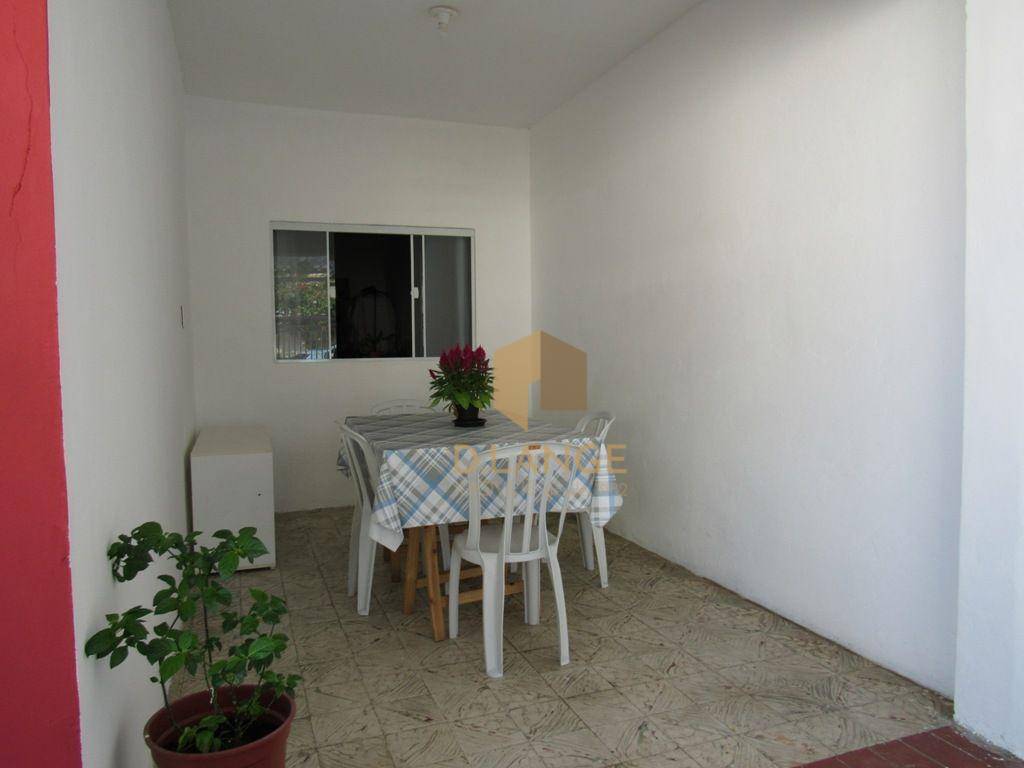 Casa à venda com 3 quartos, 141m² - Foto 4