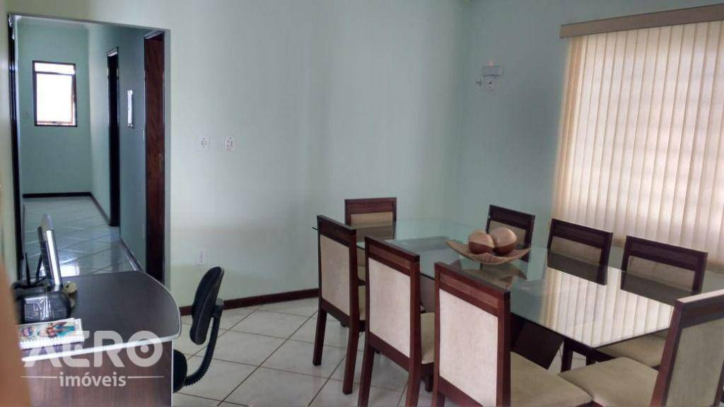 Casa, 3 quartos, 204 m² - Foto 1