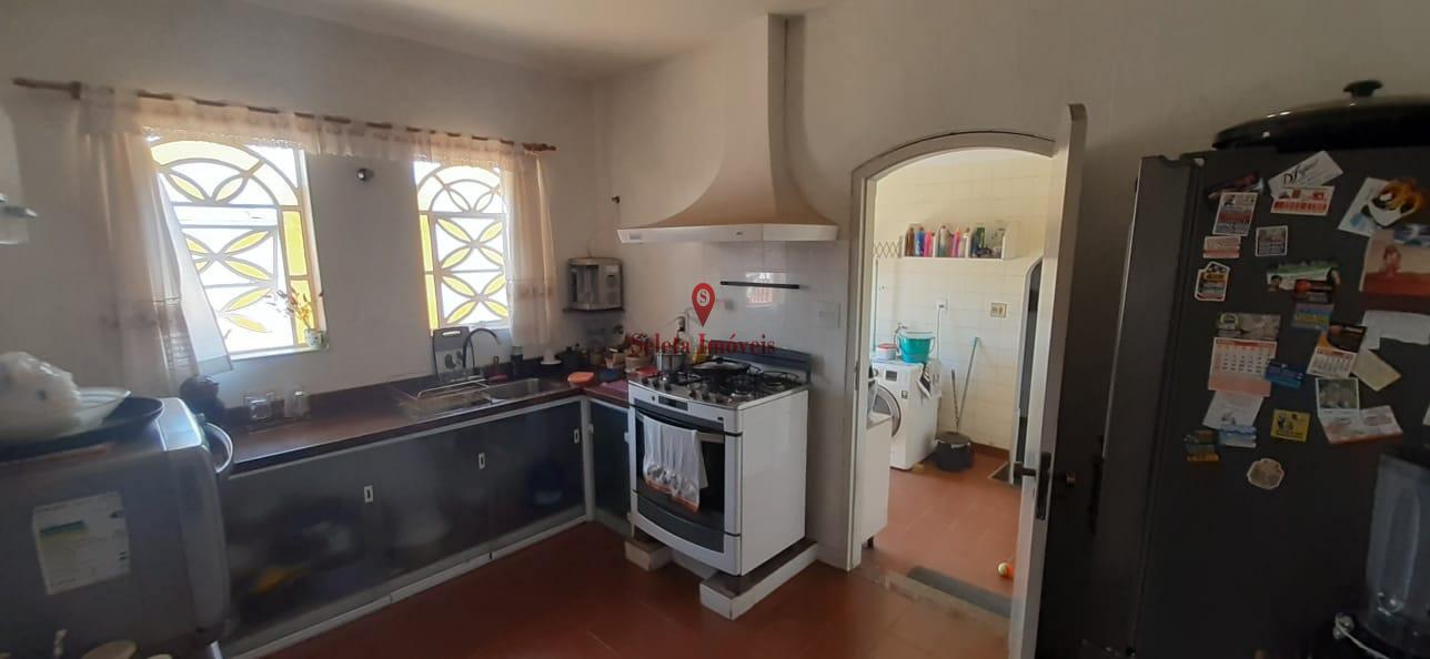 Casa à venda com 5 quartos, 300m² - Foto 7