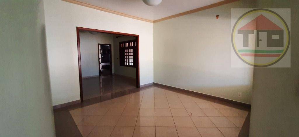 Casa para alugar com 3 quartos, 250m² - Foto 12