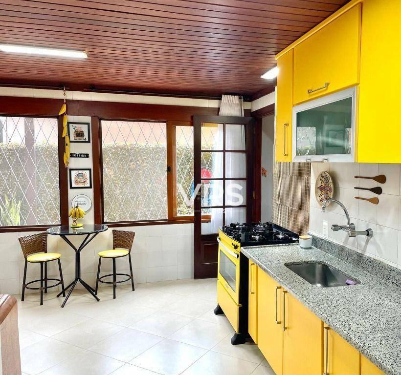 Casa à venda com 5 quartos, 239m² - Foto 8