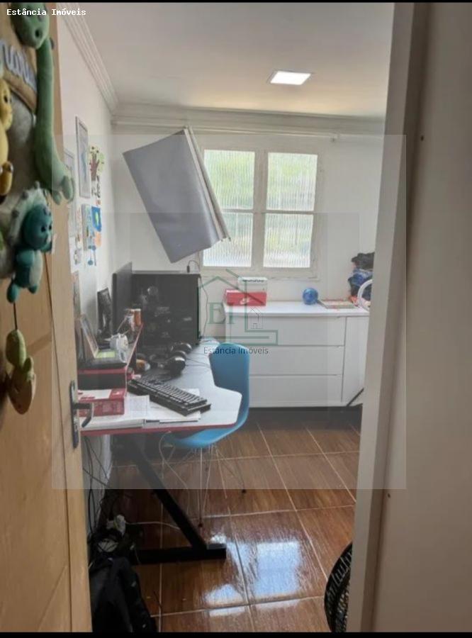 Casa à venda com 3 quartos, 200m² - Foto 11