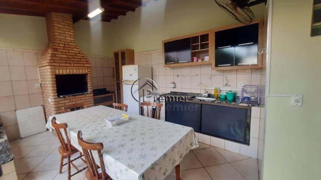 Casa à venda com 3 quartos, 210m² - Foto 7