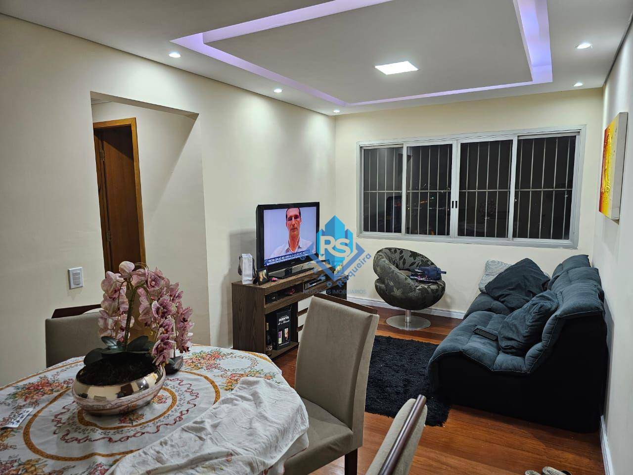 Apartamento à venda com 2 quartos, 70m² - Foto 2