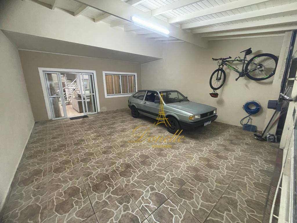 Sobrado à venda com 3 quartos, 216m² - Foto 1