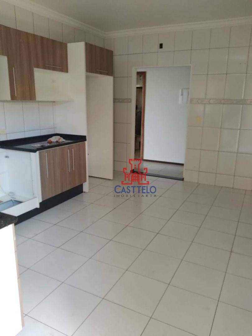 Casa à venda com 3 quartos, 250M2 - Foto 4