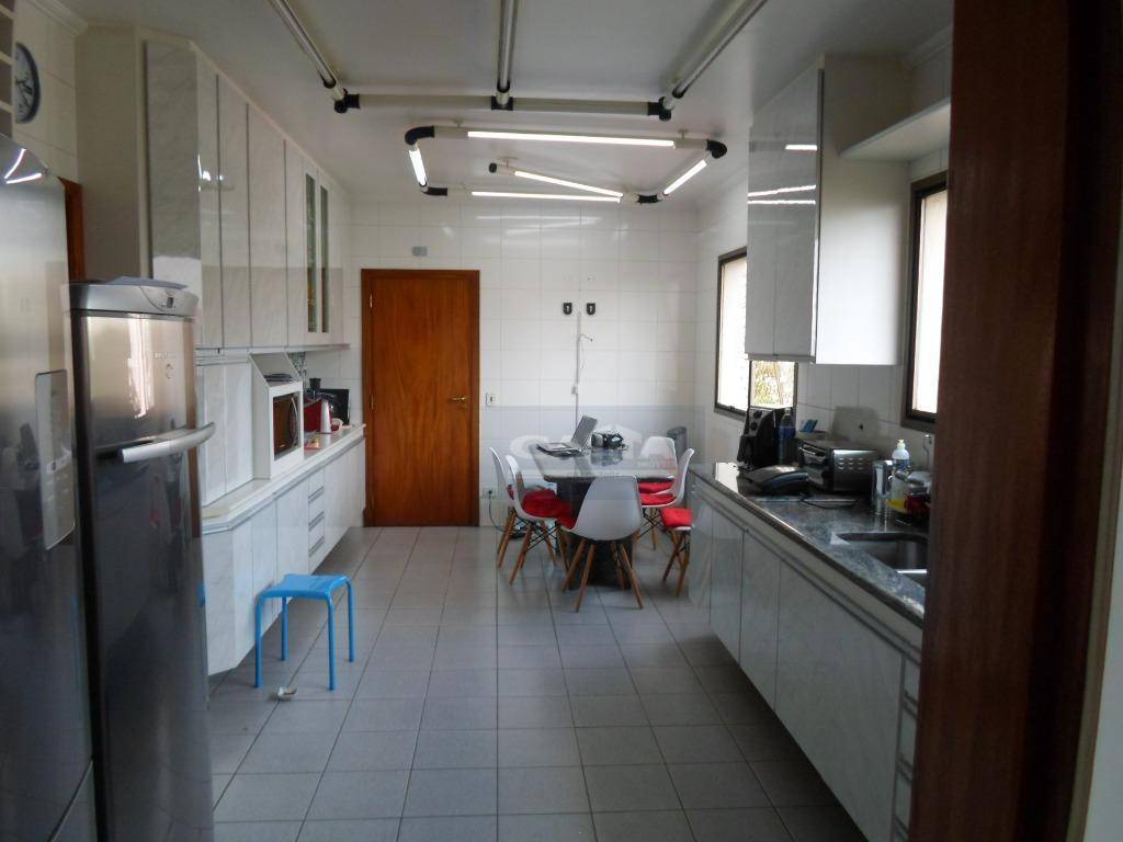 Apartamento à venda com 3 quartos, 190m² - Foto 32