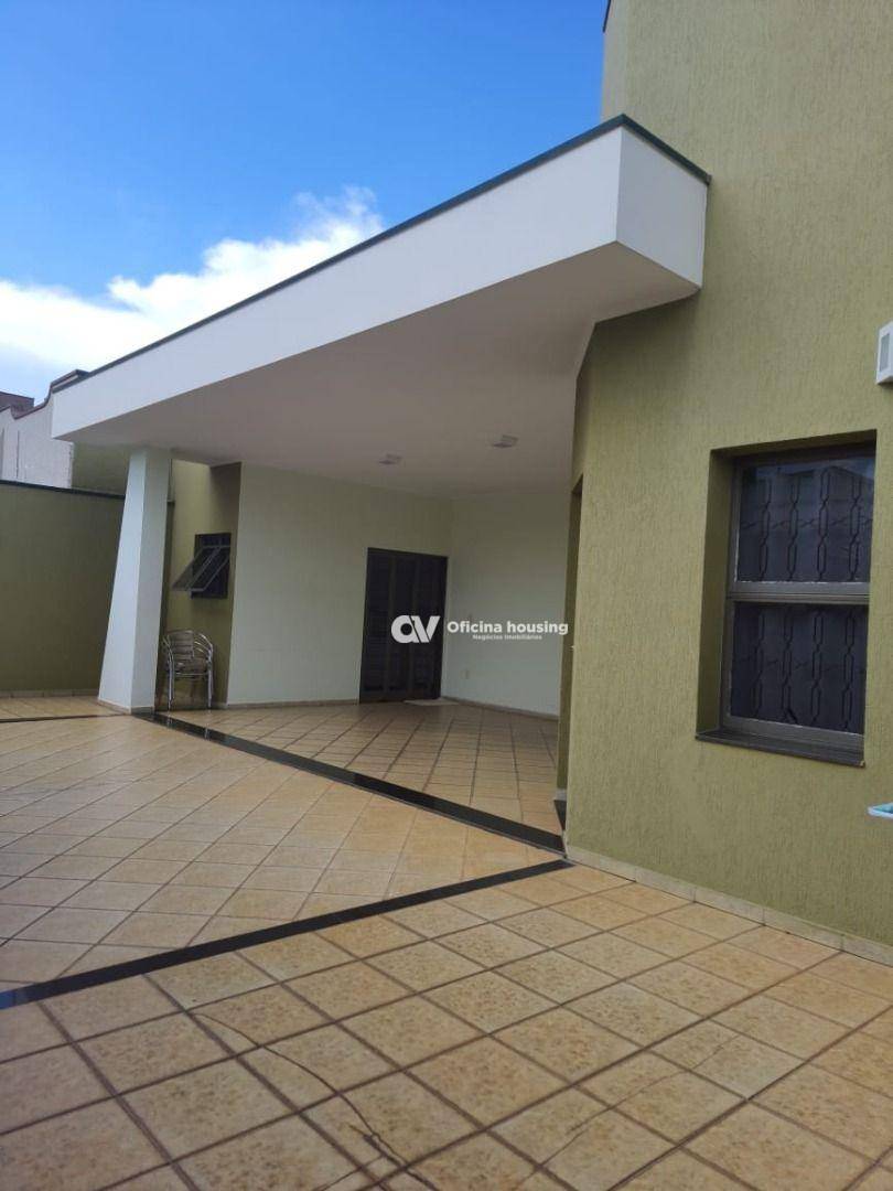 Casa à venda com 4 quartos, 156m² - Foto 1