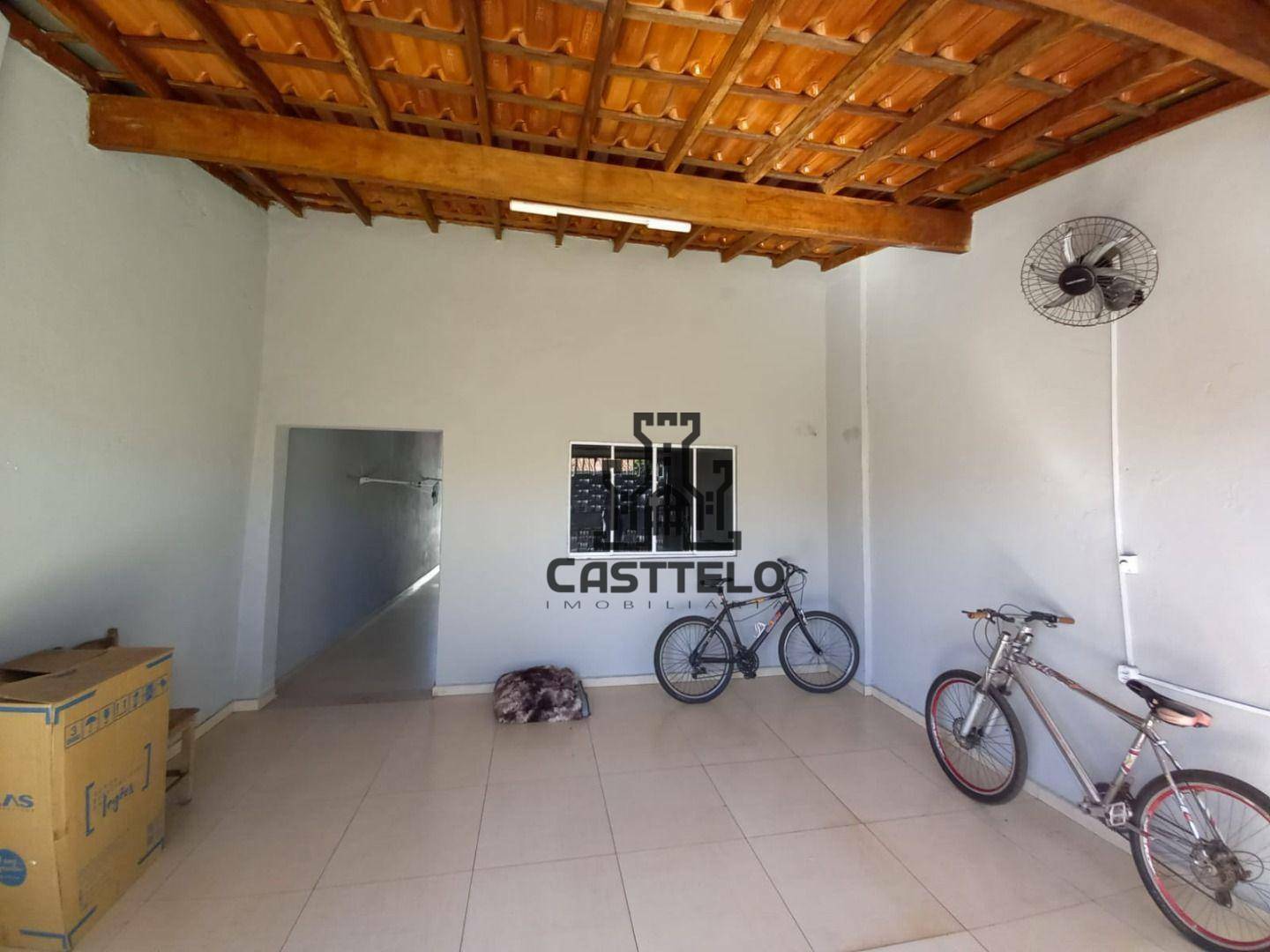 Casa à venda com 3 quartos, 137m² - Foto 1