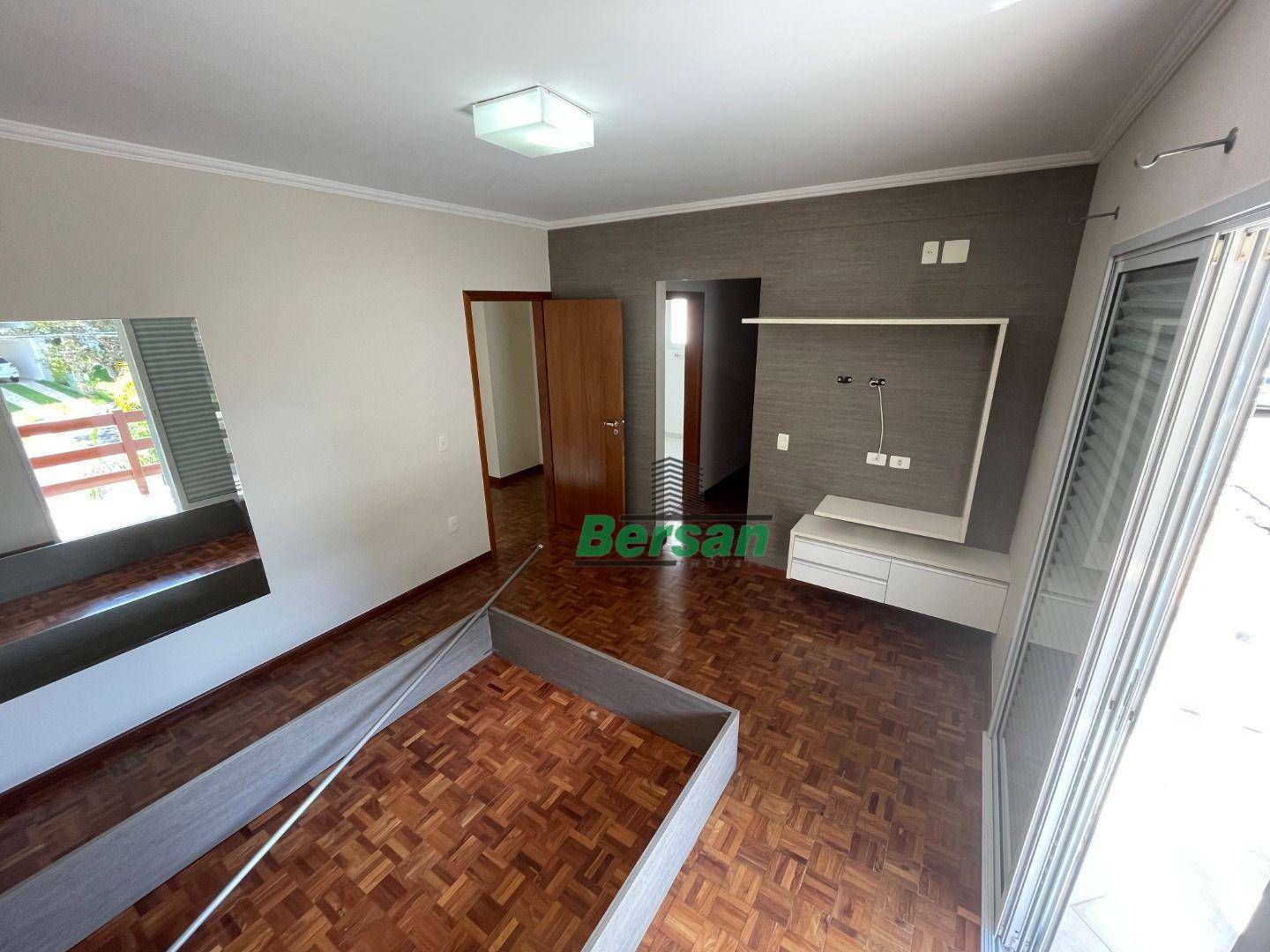 Casa de Condomínio à venda com 3 quartos, 232m² - Foto 2