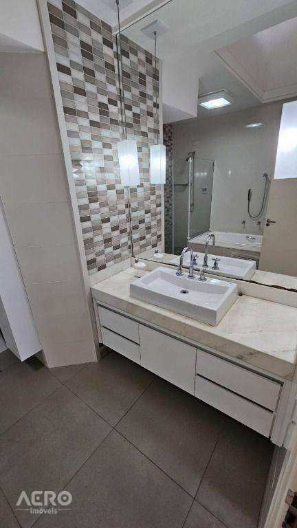 Apartamento para alugar com 3 quartos, 180m² - Foto 31