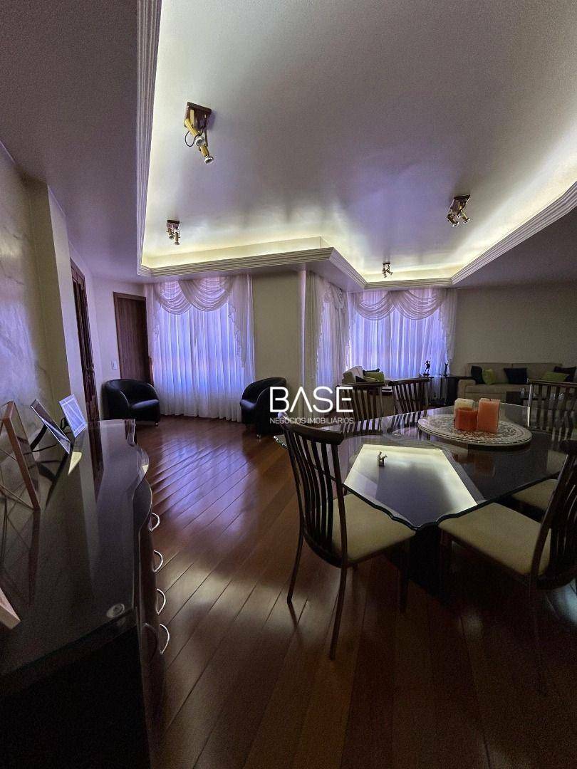 Apartamento à venda com 4 quartos, 196m² - Foto 9