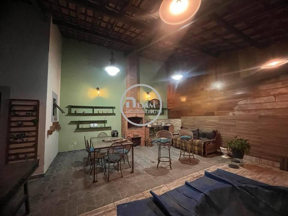 Casa à venda com 3 quartos, 245m² - Foto 4