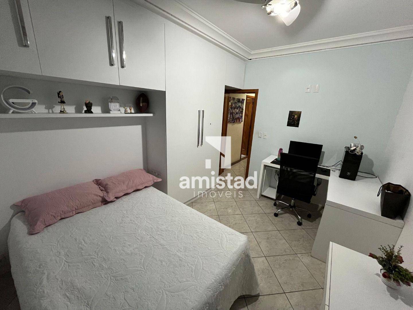 Casa à venda com 5 quartos, 235m² - Foto 5