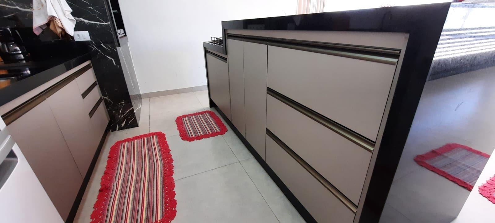 Casa à venda com 2 quartos, 180m² - Foto 11