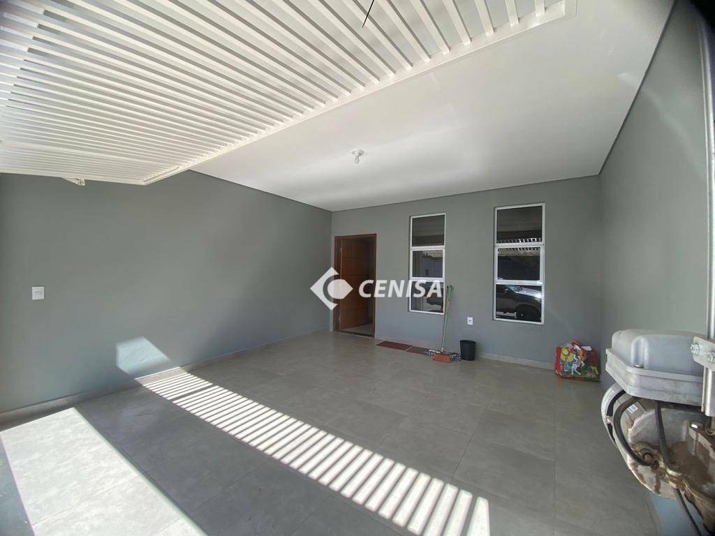 Casa à venda com 3 quartos, 106m² - Foto 1