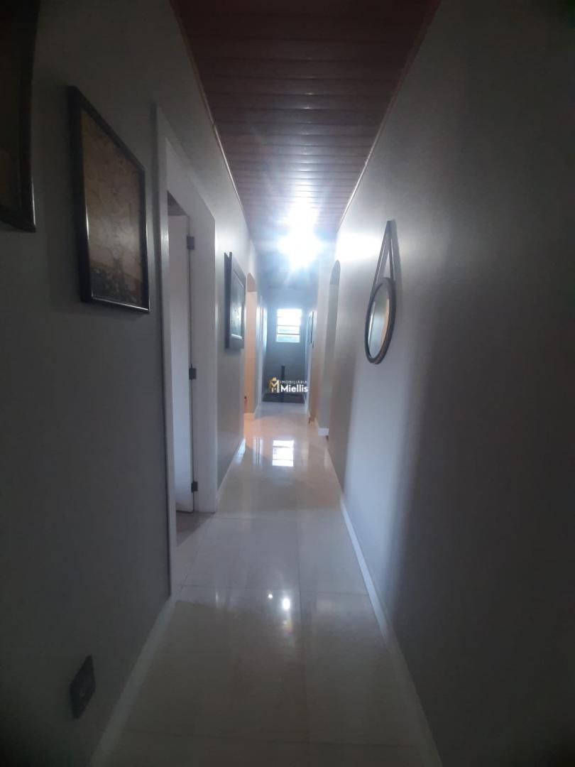 Casa à venda com 3 quartos, 200m² - Foto 4