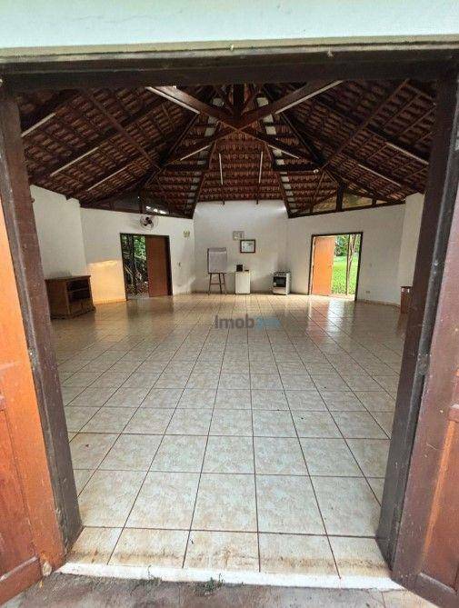 Chácara à venda com 3 quartos, 200m² - Foto 4