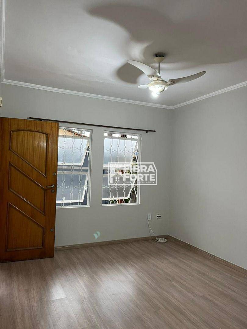 Casa à venda com 4 quartos, 200m² - Foto 15